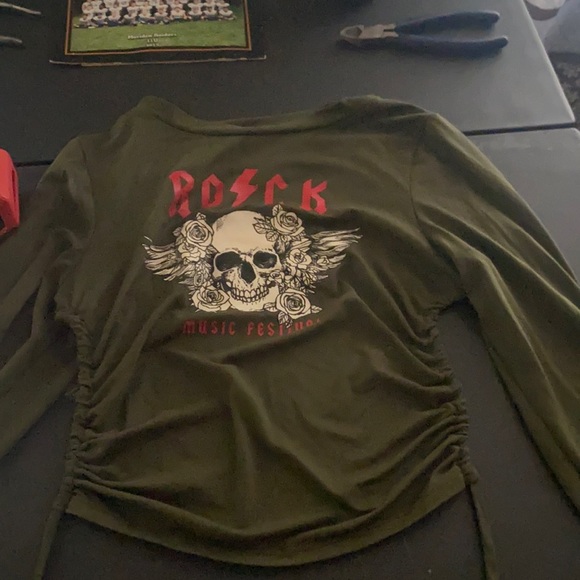 Cute shitt💚 - Picture 1 of 3